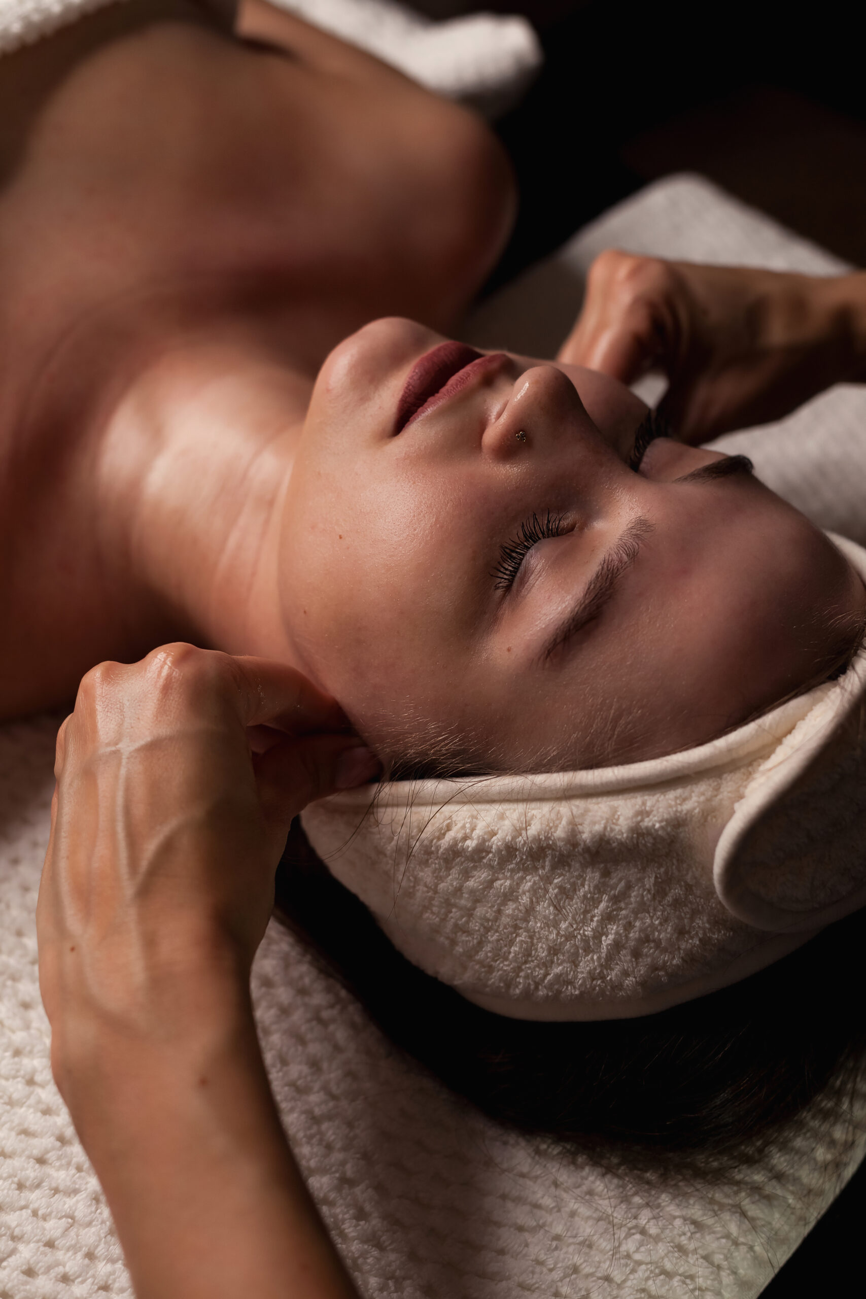 Tienda online de belleza y salud enjoying a soothing facial massage for ultimate re 2026 01 08 08 09 03 utc scaled
