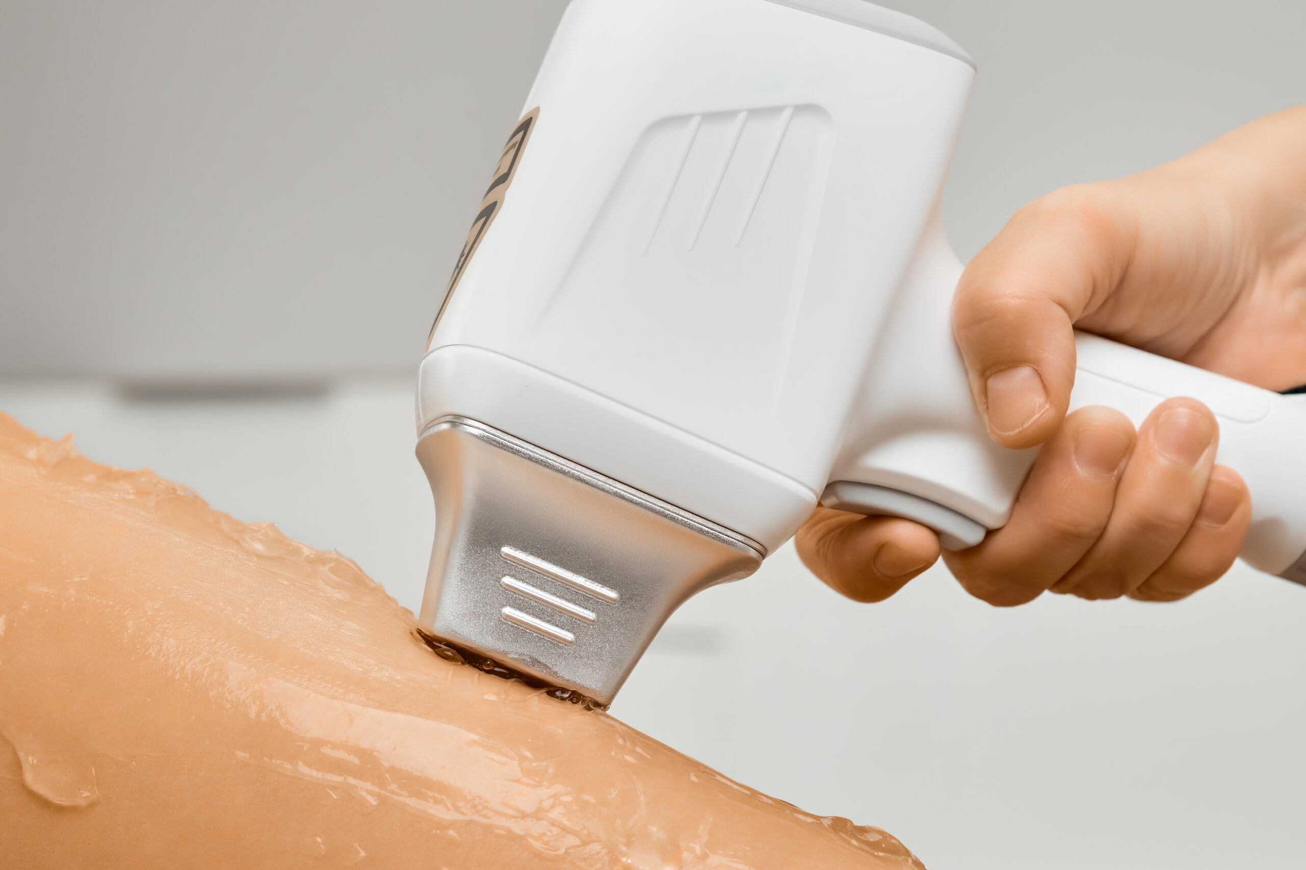 Tienda online de belleza y salud worker of spa salon makes laser hair removal on cl 2026 03 19 09 28 20 utc scaled